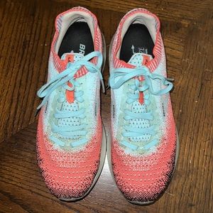Brooks  Levitate 2 Size 8.5 very Good condition